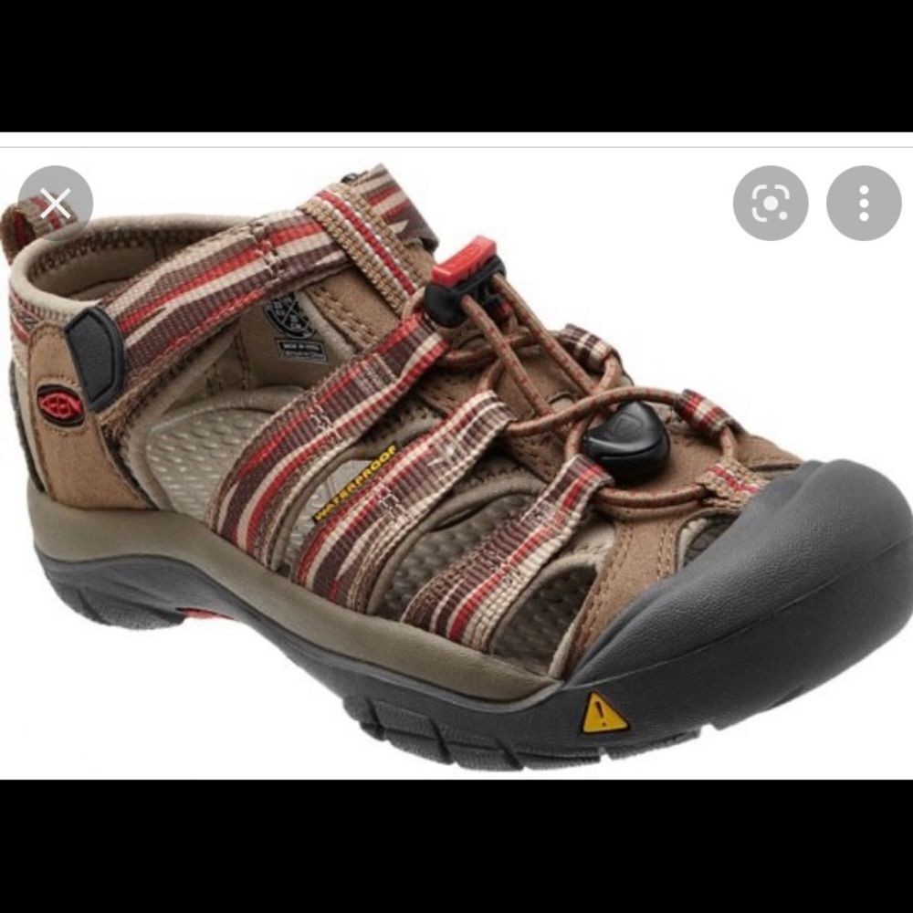 Keen Newport Closed Toe H2 Waterproof Hiking Sandals Brown